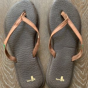 Bronze Sanuk  flip flops
